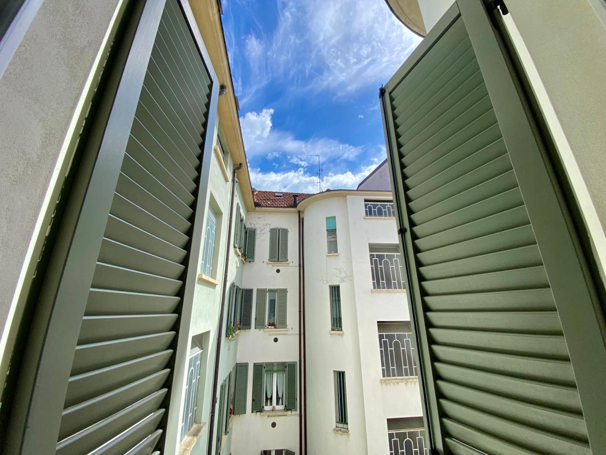 Comoluxhouse- Intero Appartamento Rum bild