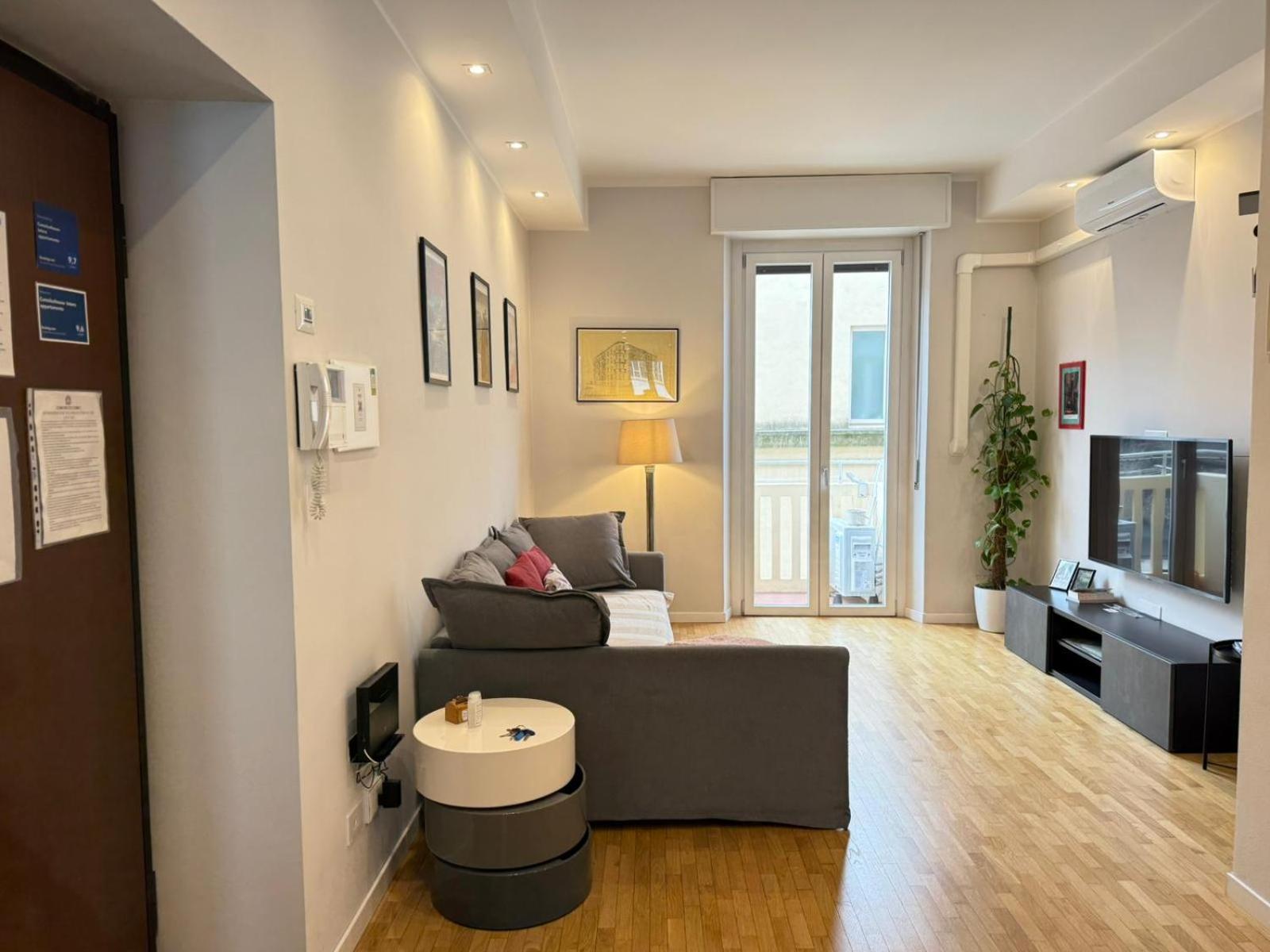 Comoluxhouse- Intero Appartamento Exteriör bild